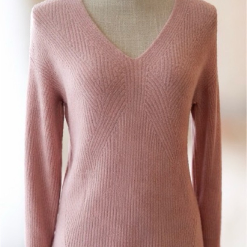 Elegant Pink V-Neck Sweater